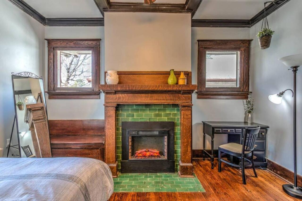 Classic Woodwork And Details In 1912 Colonial 멤피스 외부 사진